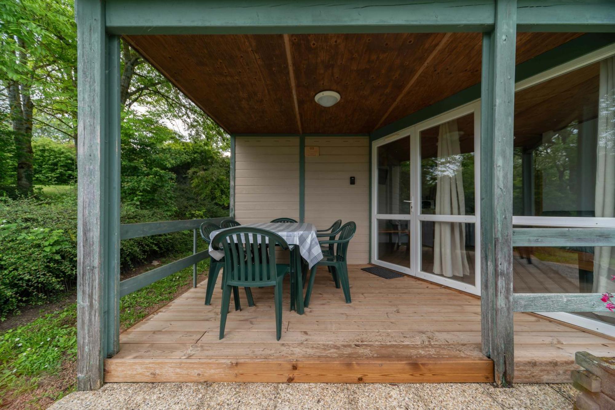 Camping Le Mont Libre - Cottage & Espace Nature - Gannat Exterior photo
