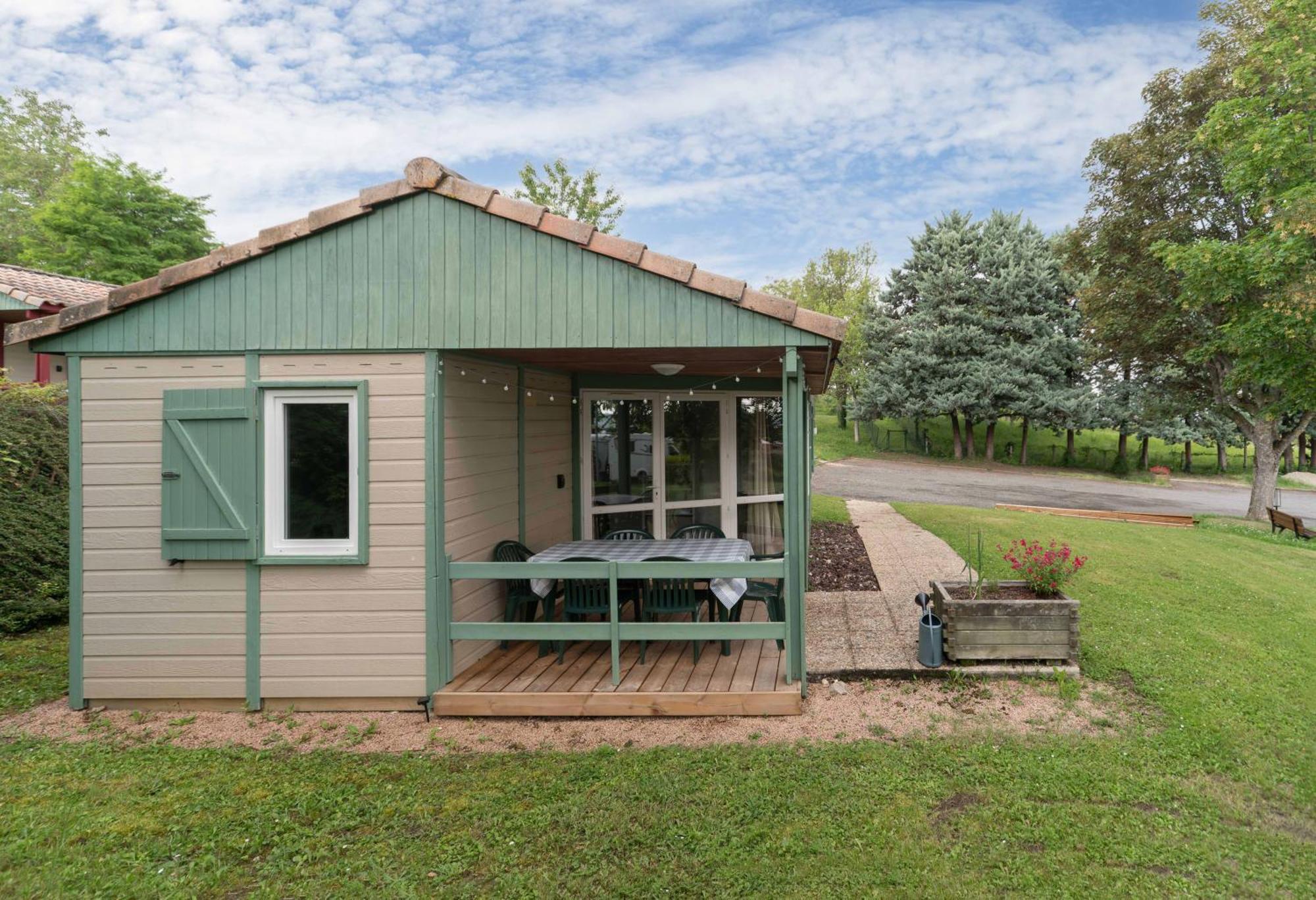 Camping Le Mont Libre - Cottage & Espace Nature - Gannat Exterior photo