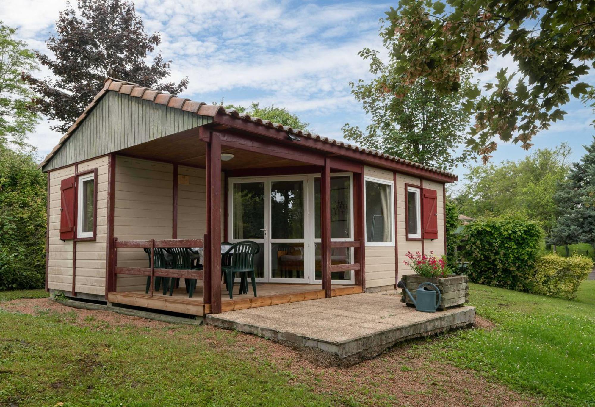 Camping Le Mont Libre - Cottage & Espace Nature - Gannat Exterior photo